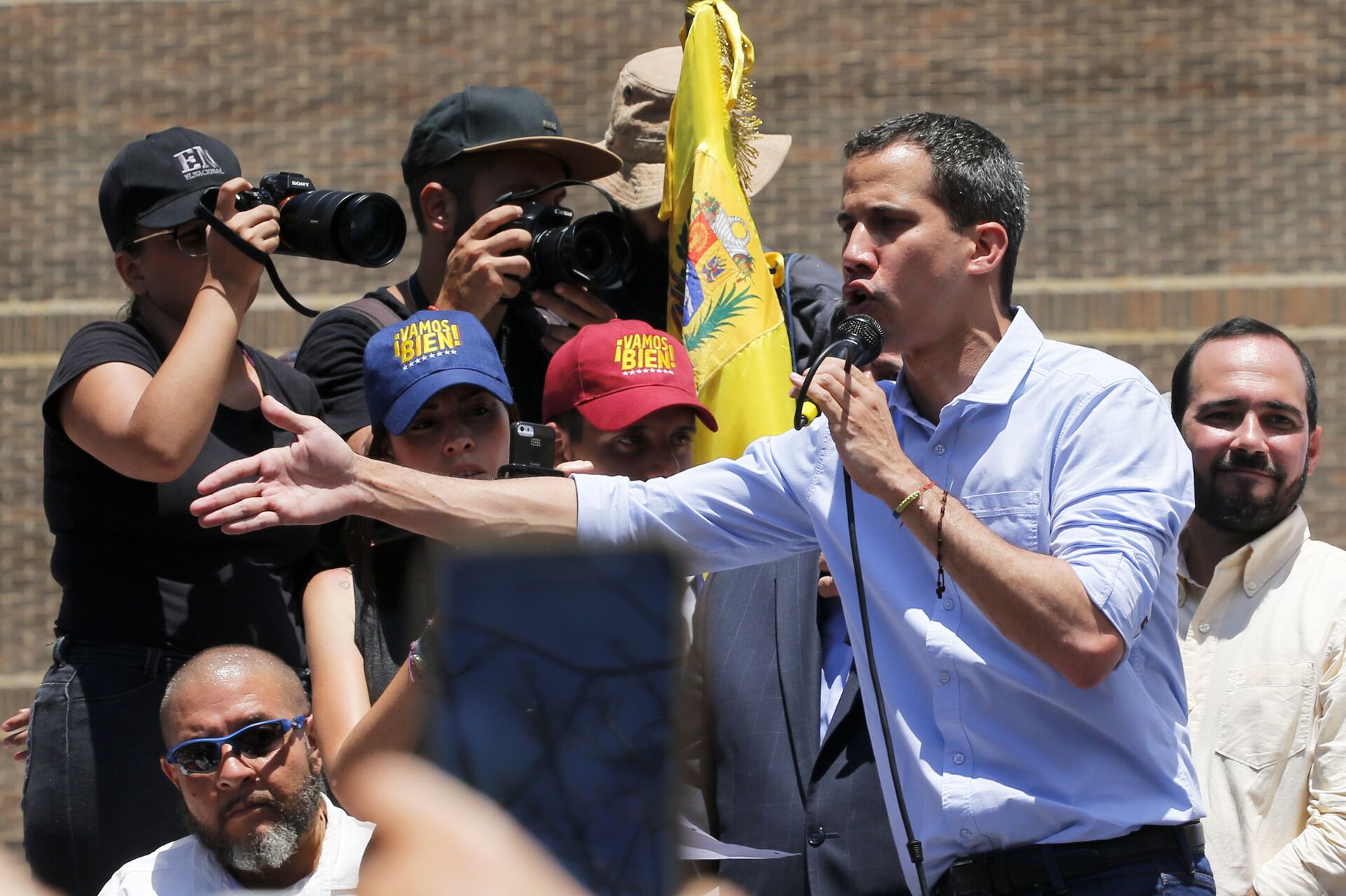 Opposition leader and self-proclaimed interim president Juan Guaido speaks to supporters during a rally to protest outages that left most of the country scrambling for days in the dark in Caracas, Venezuela, Saturday, April 6, 2019 - Sputnik International, 1920, 20.12.2021