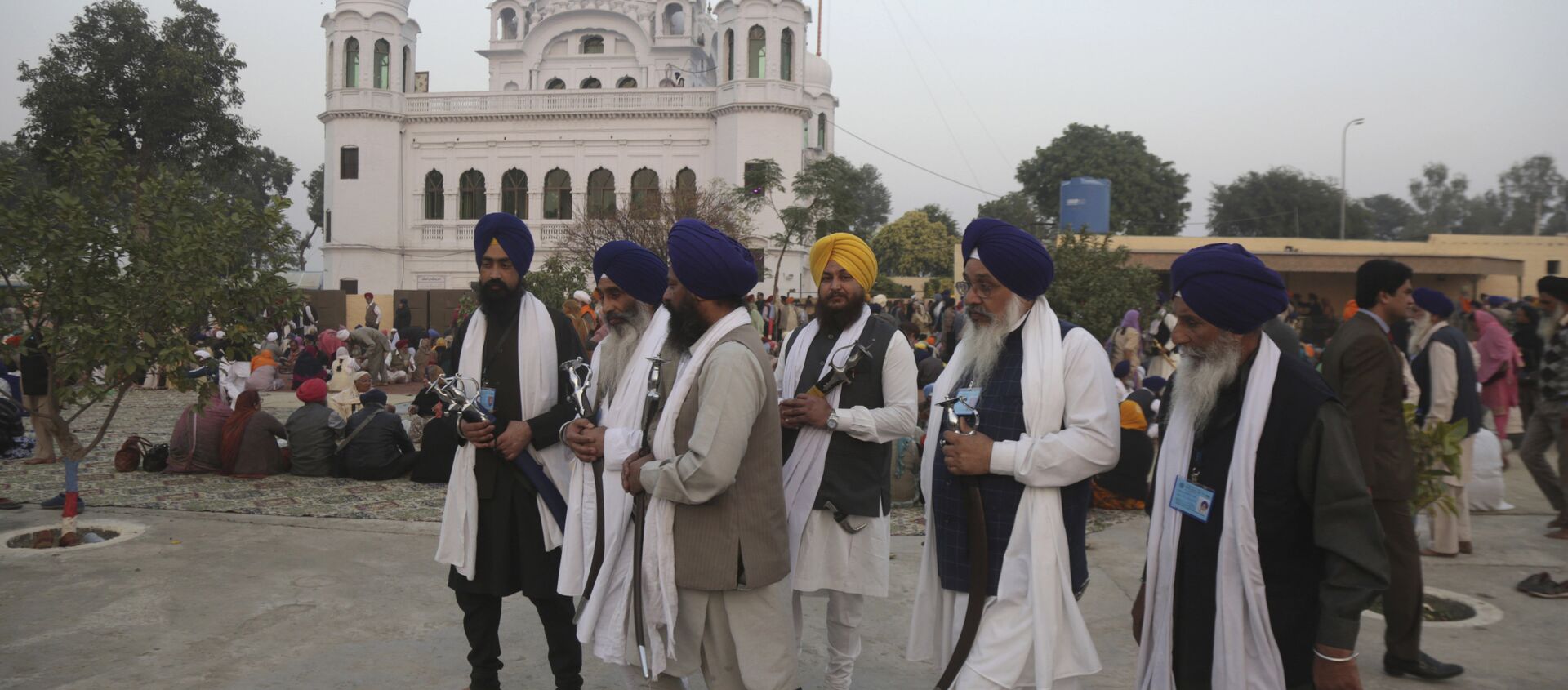 In this Nov. 28, 2018 file photo, Indian Sikh pilgrims visit Gurdwara Darbar Sahib, the shrine of their spiritual leader Guru Nanak Dev in Kartarpur, Pakistan - Sputnik International, 1920, 29.01.2020