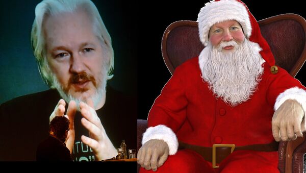 Julian Assange (L), Santa Claus (R) - Sputnik International