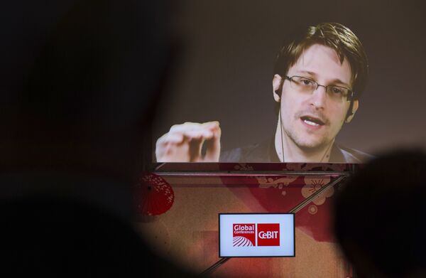 Obama Hypocrisy on Privacy Inspires Snowden to Reveal Scope of US Gov’t. Spying - Memoir Obama Hypocrisy on Privacy Inspires Snowden to Reveal Scope of US Gov’t. Spying - Memoir - Sputnik International