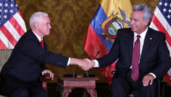 Ecuador's President Lenin Moreno, right, shakes hand with U.S. Vice President Mike Pence - Sputnik International