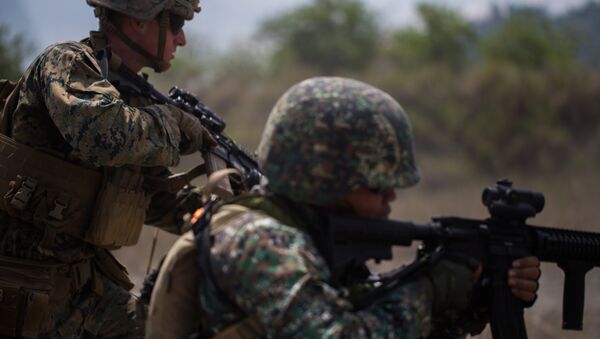 U.S. Marines serving with 3rd Battalion, 6th Marine Regiment and Philippine Marines serving with 58th Marine Corps, 8th Marine Battalion, engage targets on a live-fire range at Colonel Ernesto Ravina Air Base, Philippines, April 6, 2019, during Exercise Balikatan. - Sputnik International