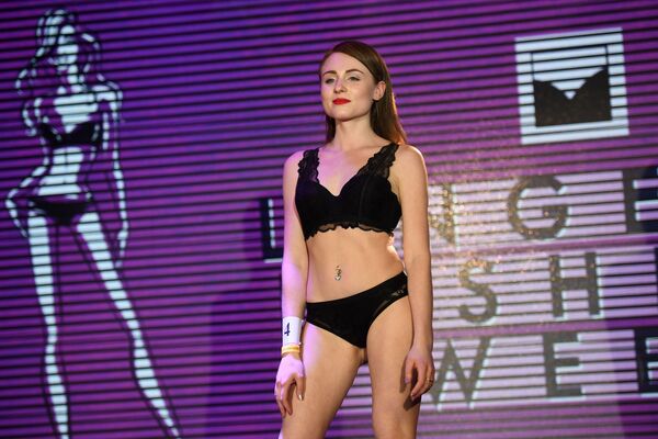 Miss Lingerie Contestant Displays Underwear During Lingerie Fashion Week - Sputnik International