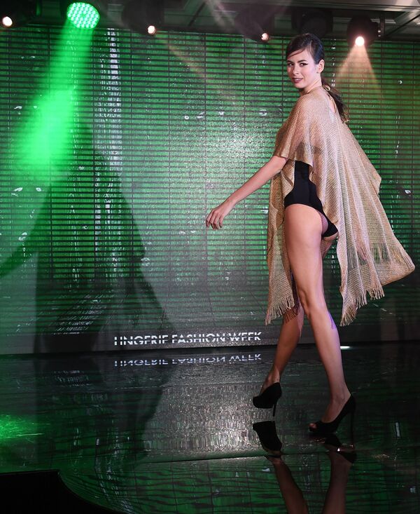 A Model Displays Swimwear on the Catwalk During Lingerie Fashion Week - Sputnik International