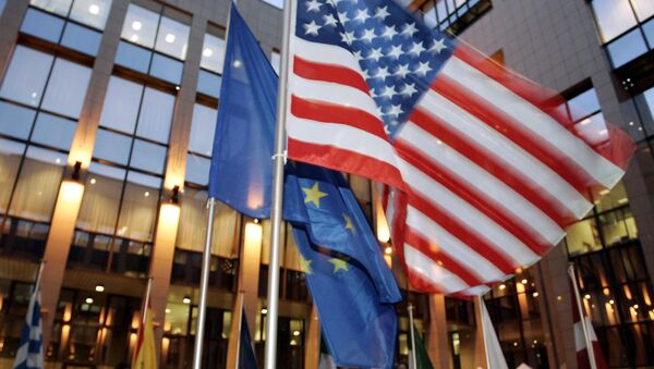 US and EU flags flutter in front of the EU headquarters in Brussels (File) - Sputnik International