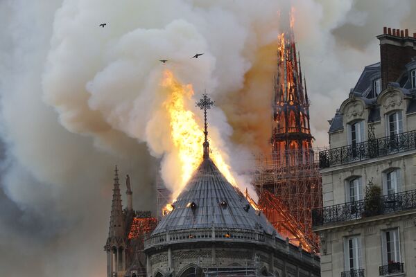 Fire Destroys Iconic Notre Dame Cathedral in Paris - Sputnik International