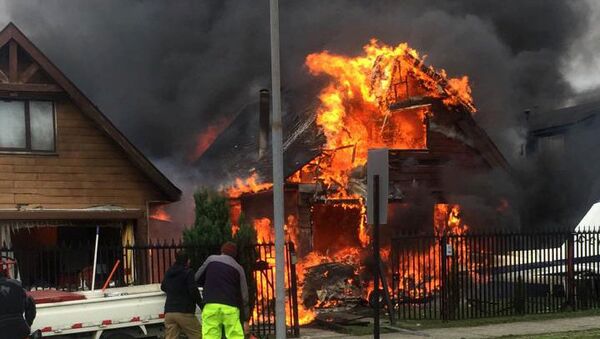A house wrapped in flames is seen after a plane crashed and exploded in Puerto Montt, Chile, April 16, 2019. - Sputnik International