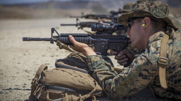 U.S. Marine Corps Lance Cpl. Elliot Holter, a heavy equipment mechanic with Combat Service Support Company, I Marine Expeditionary Force Support Battalion (MSB), I Marine Expeditionary Force, zeroes his rifle combat optic on his M4A1 service rifle during a live fire range at Marine Corps Base Camp Pendleton, Calif., Aug. 14, 2018. - Sputnik International