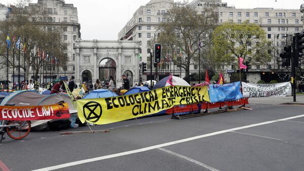 The road is blocked by demonstrators during a climate protest at Marble Arch in London, Tuesday, April 16, 2019 - Sputnik International