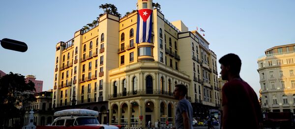 A Cuban flag hangs outside a hotel in Havana, Cuba, April 20, 2018 - Sputnik International