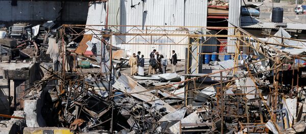 People gather at the site of air strikes in al-Jeraf neighbourhood of Sanaa, Yemen April 10, 2019 - Sputnik International