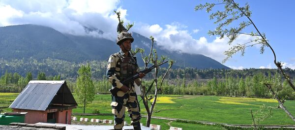 An Indian Border Security Force (BSF) soldier stands guard on the top of a polling station during a second phase of elections at Kangan, some 35 km from Srinagar on April 18, 2019 - Sputnik International