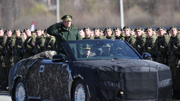 Commander-in-Chief of the Russian Ground Forces Army General Oleg Salyukov in the Aurus convertible - Sputnik International