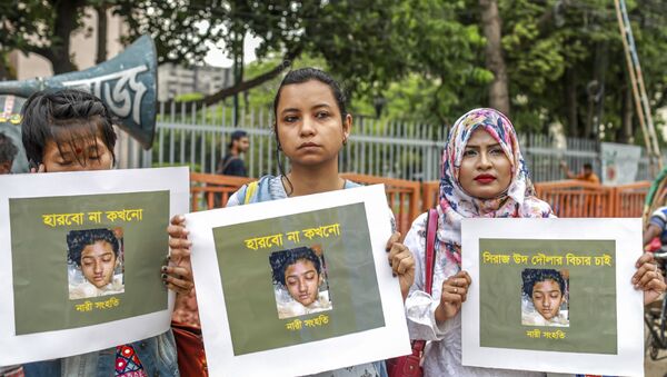 In this photo taken on April 12, 2019 Bangladeshi women hold placards and photographs of schoolgirl Nusrat Jahan Rafi at a protest in Dhaka, following her murder by being set on fire after she had reported a sexual assault - Sputnik International
