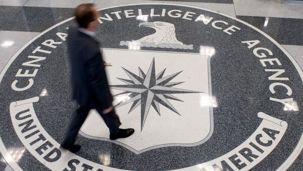A man crosses the Central Intelligence Agency (CIA) seal in the lobby of CIA Headquarters in Langley, Virginia, on August 14, 2008. - Sputnik International