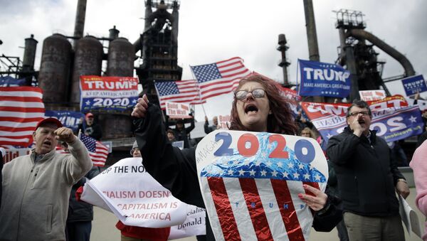Protesters demonstrate in support of President Donald Trump near a Fox News town-hall style event with U.S. Sen. Bernie Sanders, Monday, April 15, 2019, in Bethlehem, Pa. - Sputnik International