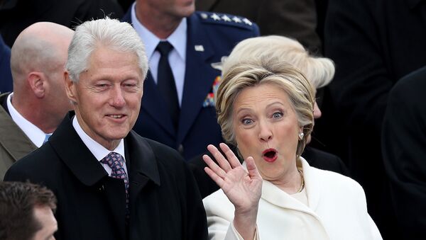 WASHINGTON, DC - JANUARY 20: Former President Bill Clinton and former Democratic presidential nominee Hillary Clinton stand on the West Front of the U.S. Capitol on January 20, 2017 in Washington, DC.  - Sputnik International