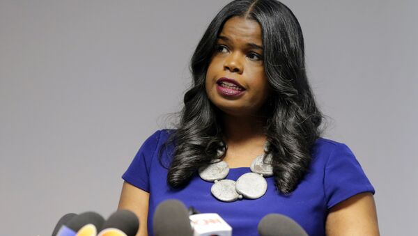 This Feb. 22, 2019 file photo shows Cook County State's Attorney Kim Foxx speaking at a news conference in Chicago. The Chicago police union's president alleges that Foxx interfered with the probe of Empire actor Jussie Smollett before recusing herself and wants the Justice Department to investigate. WLS-TV in Chicago reports that Fraternal Order of Police President Kevin Graham wrote the Justice Department following reports that Foxx asked Police Superintendent Eddie Johnson to let the FBI investigate Smollett's allegations that he was attacked. - Sputnik International