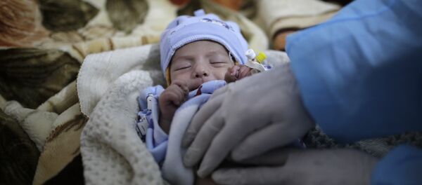 a doctor checks a two-month-old infant suffering from a cholera infection, at Al-Sabeen hospital, in Sanaa, Yemen, on March 30, 2019 a doctor checks a two-month-old infant suffering from a cholera infection, at Al-Sabeen hospital, in Sanaa, Yemen, on March 30, 2019 - Sputnik International