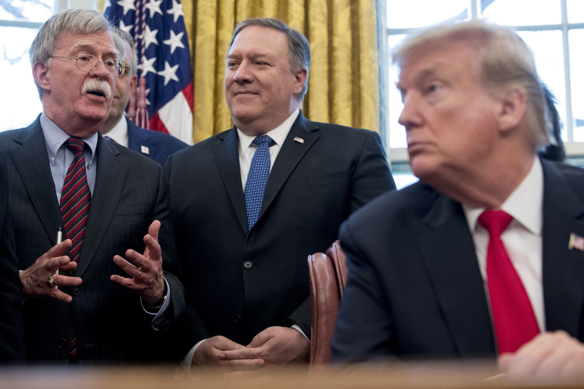 From left, National Security Adviser John Bolton, accompanied by Secretary of State Mike Pompeo, and President Donald Trump - Sputnik International, 1920, 15.02.2023