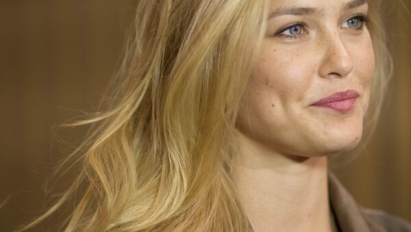 In this May 1, 2012 photo, Israeli model Bar Refaeli holds a news conference on a film set in Eilat, southern Israel. - Sputnik International