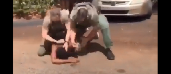 A screenshot from a cellphone camera video showing the moment that Broward County Sherrif's Deputy Deputy Christopher Krickovich punches 15-year-old Delucca in the head - Sputnik International