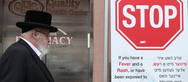 Signs warn people of measles in the ultra-Orthodox Jewish community of Williamsburg - Sputnik International