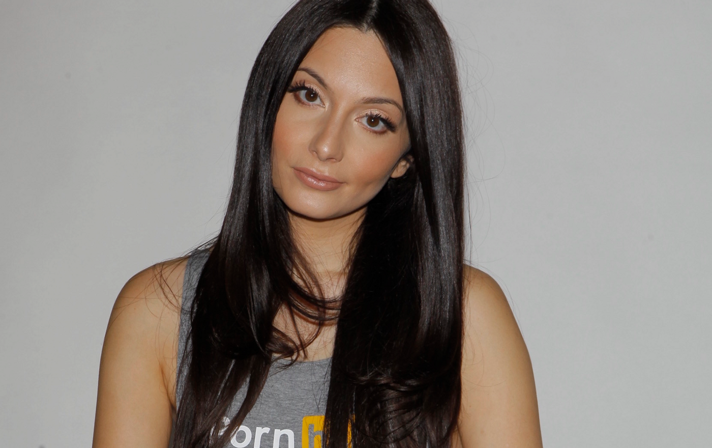 Pornhub's SMM Manager REVEALS Why She is Not 'Super Horny' - 23.04.2019,  Sputnik International