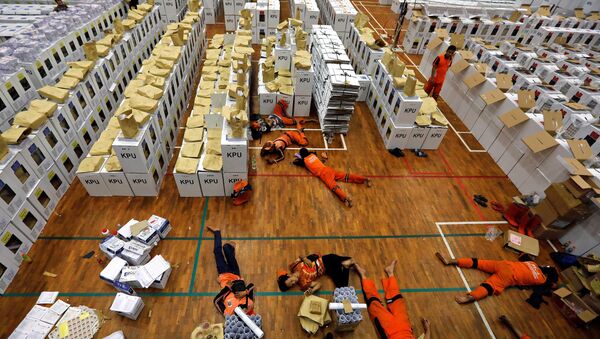 Workers lay during a break as they prepare election materials before their distribution to polling stations in a warehouse in Jakarta, Indonesia, April 15, 2019 - Sputnik International