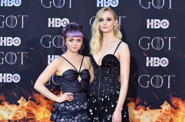 British actress Maisie Williams (L) and British actress Sophie Turner (R) arrive for the Game of Thrones eighth and final season premiere at Radio City Music Hall on April 3, 2019 in New York city - Sputnik International