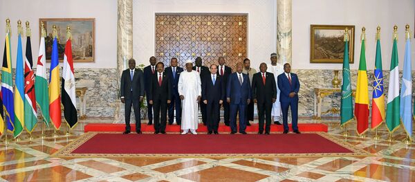 Egyptian President Abdel Fattah al-Sisi poses for a photo with heads of several African states during a consultative summit to discuss developments in Sudan and Libya, in Cairo, Egypt April 23, 2019 in this handout picture courtesy of the Egyptian Presidency - Sputnik International
