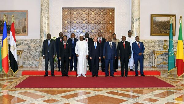 Egyptian President Abdel Fattah al-Sisi poses for a photo with heads of several African states during a consultative summit to discuss developments in Sudan and Libya, in Cairo, Egypt April 23, 2019 in this handout picture courtesy of the Egyptian Presidency - Sputnik International