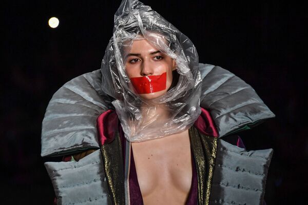 Some Like It Hot: Sensual Outfits at Brazil Fashion Week - Sputnik International