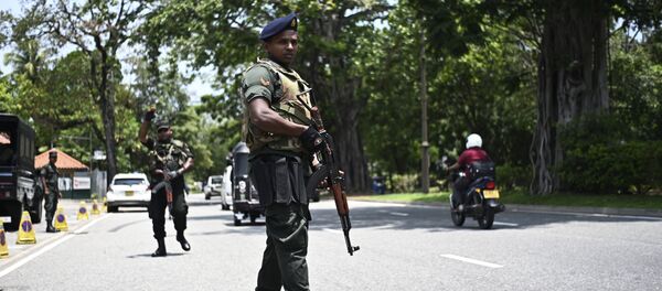 Soldiers take up their positions at a checkpoint on a street in Colombo on April 25, 2019, following a series of bomb blasts targeting churches and luxury hotels on the Easter Sunday in Sri Lanka Soldiers take up their positions at a checkpoint on a street in Colombo on April 25, 2019, following a series of bomb blasts targeting churches and luxury hotels on the Easter Sunday in Sri Lanka - Sputnik International