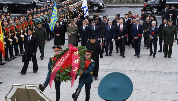 DPRK leader Kim Jong Un takes part in wreath laying ceremony in Vladivostok - Sputnik International