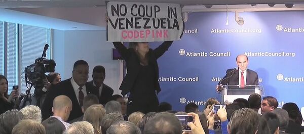 Ativista interrompe enviados dos EUA para Venezuela Ativista interrompe enviados dos EUA para Venezuela - Sputnik International