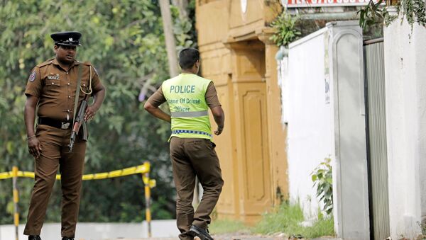 A Sri Lankan police officer walks into the motel where the Australian and British-educated suicide bomber had detonated his device inside, in Dehiwala on the outskirts of Colombo, Sri Lanka April 26, 2019. - Sputnik International
