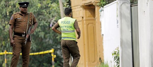 A Sri Lankan police officer walks into the motel where the Australian and British-educated suicide bomber had detonated his device inside, in Dehiwala on the outskirts of Colombo, Sri Lanka April 26, 2019. - Sputnik International