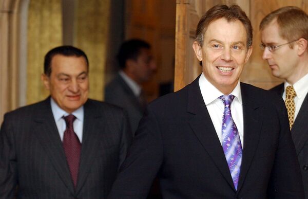 Britain's Prime Minister Tony Blair is followed by Egyptian President Hosni Mubarak at his residency at Chequers in the county of Buckinghamshire, near Wendover, 07 March 2004. Egyptian President Hosni Mubarak and British Prime Minister Tony Blair will review during their summit meeting developments in the Middle East, notably in Iraq and Palestine, and international and Arab initiatives for reforms.  - Sputnik International