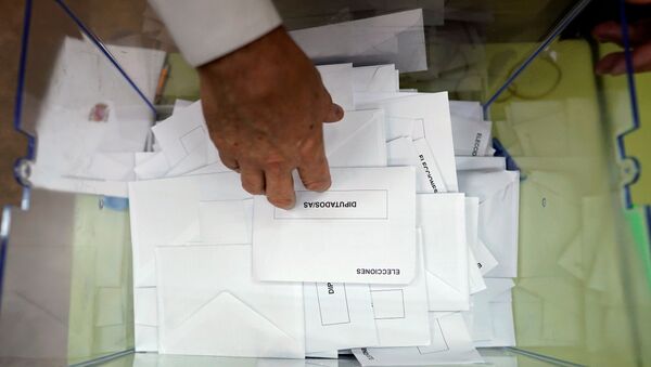 A member of an electoral commission checks voting ballots during Spain's general election at a polling station in Madrid, Spain, April 28, 2019. - Sputnik International