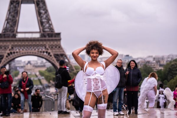 Every Type of Beauty: The All Sizes Catwalk Rocks Paris With Brave Fashion Choises - Sputnik International