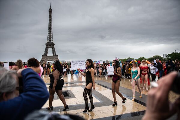 Every Type of Beauty: The All Sizes Catwalk Rocks Paris With Brave Fashion Choises - Sputnik International