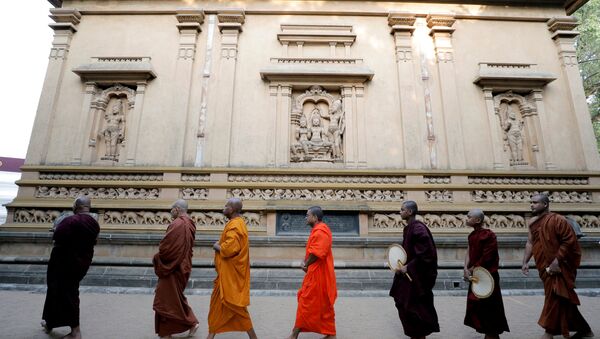 Buddhist monks take part in a prayer ceremony at a buddhist temple for the victims, three days after a string of suicide bomb attacks on churches and luxury hotels across the island on Easter Sunday, in Colombo, Sri Lanka April 24, 2019 - Sputnik International