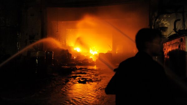 Personnel from the Ahmedabad Fire and Emergency Services fight a major fire at a chemical factory (File) - Sputnik International