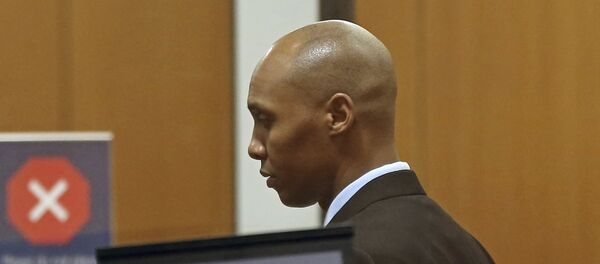 Mohamed Noor, the former Minneapolis police officer waits to go through security at the Hennepin County Government Center Thursday, April 25, 2019 in Minneapolis in the fourth week of his trial. Noor is charged with second-degree intentional murder, third-degree murder and second-degree manslaughter in the July 15, 2017, shooting death of Justine Ruszczyk Damond, a 40-year-old life coach and Australian-American who had called 911 to report a possible sexual assault behind her home. - Sputnik International