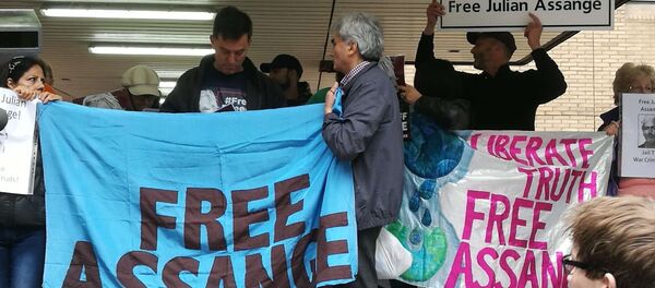Assange Supporters Gather Outside London's Southwark Crown Court - Sputnik International