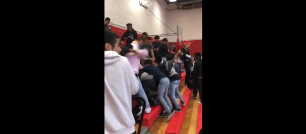 Massive brawl at Waltrip High School in Houston, Texas, unfolds in school gymnasium, leaving multiple students injured. - Sputnik International