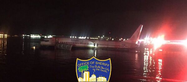 This handout image obtained courtesy of Jacksonville, Florida, Sheriff's Office on May 3, 2019, shows a Boeing 737 aircraft after it went off the runway at Naval Air Station Jacksonville. This handout image obtained courtesy of Jacksonville, Florida, Sheriff's Office on May 3, 2019, shows a Boeing 737 aircraft after it went off the runway at Naval Air Station Jacksonville. - Sputnik International