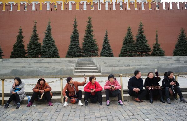 Tourists Take Pictures at the Red Square - Sputnik International
