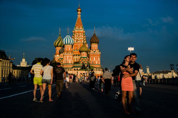 Citizens and Tourists at the Red Square - Sputnik International